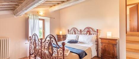 2 室のベッドルーム、WiFi (無料)、ベッドシーツ