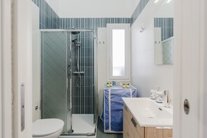 Shower, hair dryer, towels - 'Sanvitoamare' with Terrace, Wi-Fi, and Air Conditioning (San Vito Lo Capo)
