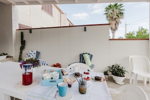 Outdoor dining - 'Sanvitoamare' with Terrace, Wi-Fi, and Air Conditioning (San Vito Lo Capo)