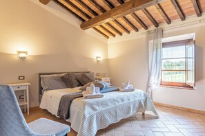 1 bedroom, free WiFi, bed sheets - 'Giaggiolo' Room with Mountain View, Shared Pool and Wi-Fi (Chianciano Terme)
