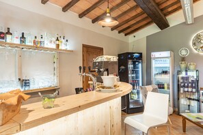 Bar (on property) - 'Papavero' Room with Mountain View, Shared Pool and Wi-Fi (Chianciano Terme)