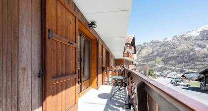 Appartement 'Les Arolles' avec vue sur les montagnes, piscine partagée et balcon