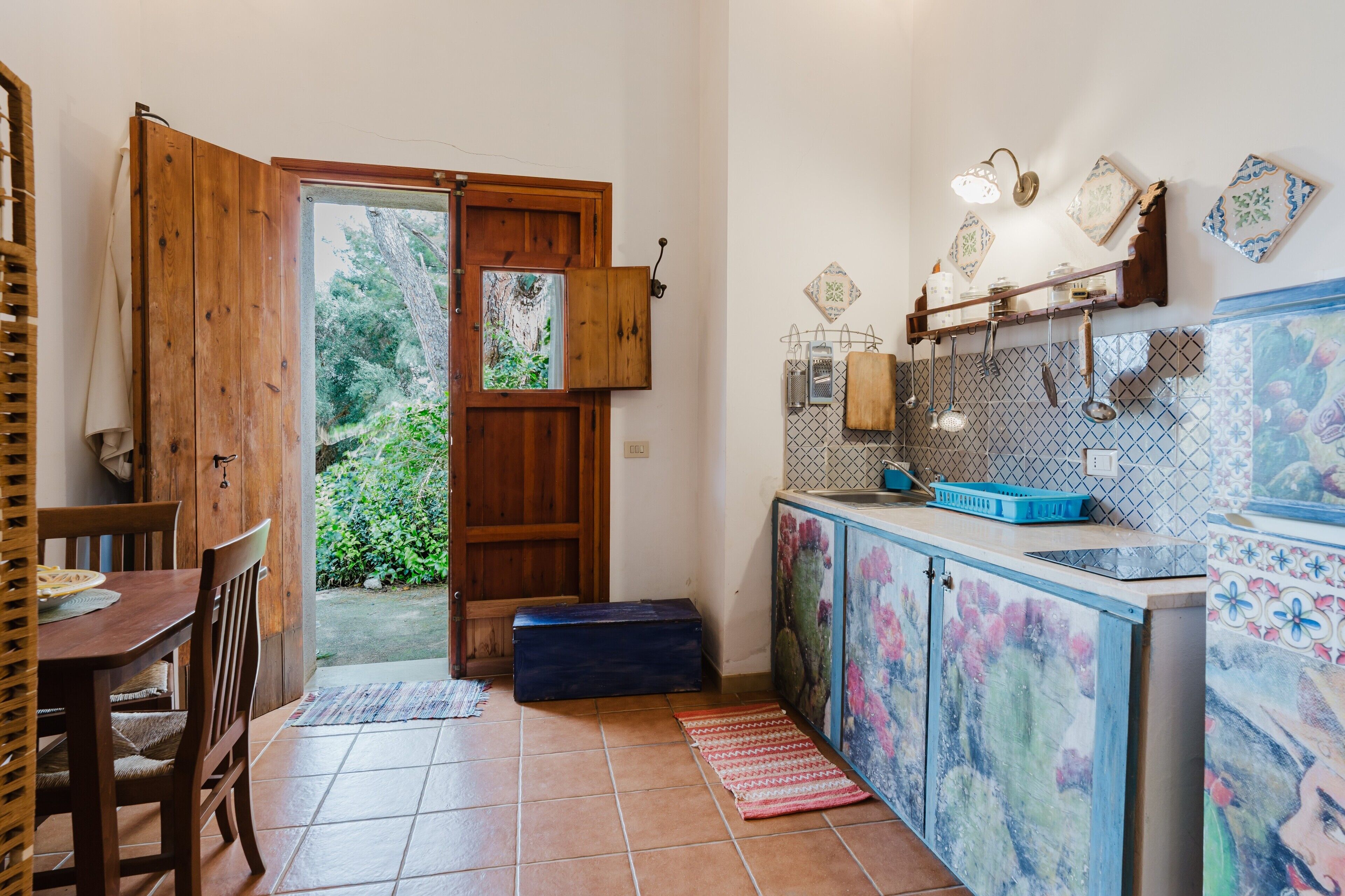 Fridge, stovetop, coffee/tea maker, toaster