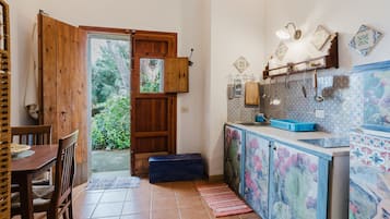 Frigorifero, piano cottura, macchina per tè/caffè, tostapane