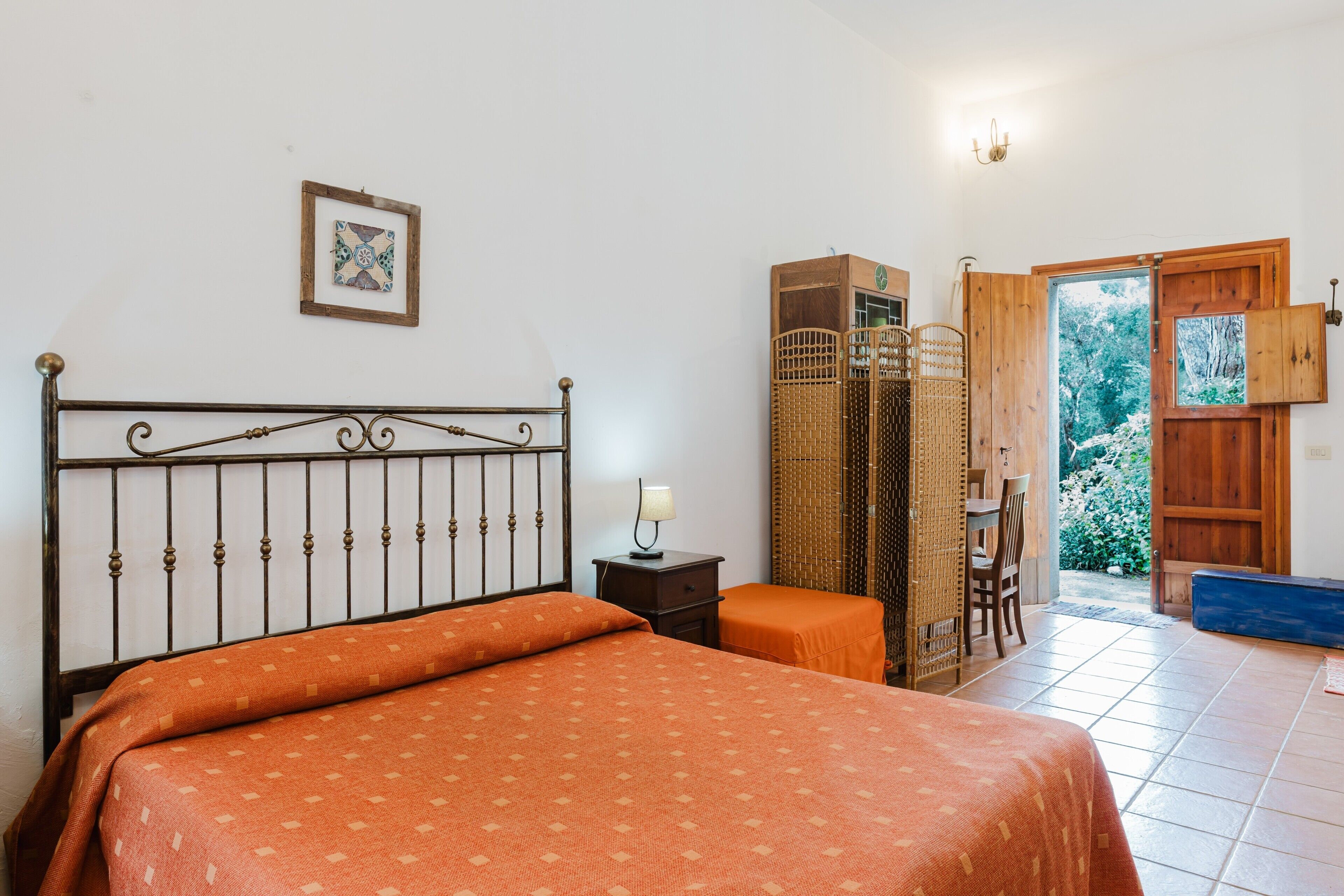 1 chambre, fer et planche à repasser, accès au Wi-Fi (inclus)