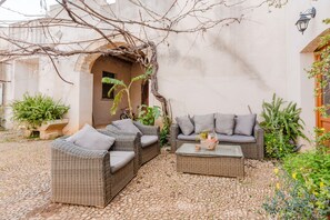 Terrace/patio - Apartment 'Torchio' with Shared Garden, Wi-Fi and Air Conditioning (Castelluzzo)