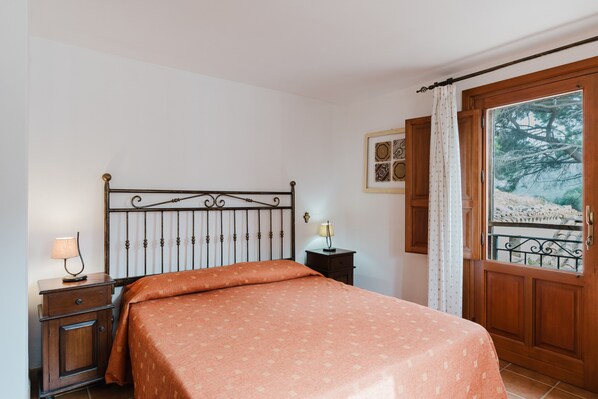 1 chambre, fer et planche à repasser, accès au Wi-Fi (inclus)