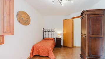 1 chambre, fer et planche Ă repasser, Wi-Fi gratuit, draps fournis