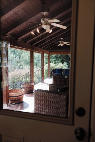 Gorgeous 6 bedroom home with game room, POOL, FISHING POND & PICKLE BALL court