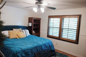 6 makuuhuonetta, silitysrauta/-lauta, ilmainen Wi-Fi, vuodevaatteet