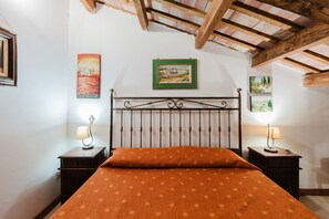 1 bedroom, iron/ironing board, free WiFi, bed sheets - Apartment 'Nespolo' with Private Garden, Wi-Fi and Air Conditioning (Castelluzzo)