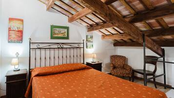 1 chambre, fer et planche Ă  repasser, Wi-Fi gratuit, draps fournis