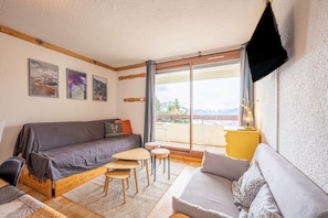 TV - Apartment "Au Pied Des Pistes" with Mountain View and Balcony (Saint-François-Longchamp)