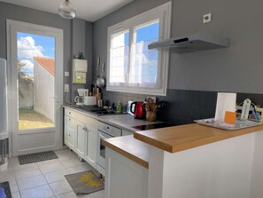 Kühlschrank, Mikrowelle, Ofen, Toaster