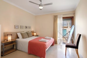 2 室のベッドルーム、アイロン / アイロン台、WiFi (無料)、ベッドシーツ