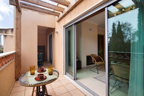 Terrace/patio - Apartment 'Condomínio Do Vale' with Shared Pool, Shared Terrace and Wi-Fi (Guia)