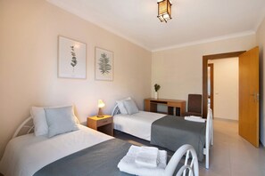 2 chambres, fer et planche à repasser, accès au Wi-Fi (inclus)