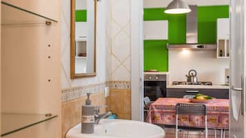 Réfrigérateur, four, plaque de cuisson, lave-vaisselle