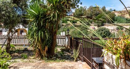 Villa 'Casa Melograno' with Private Parking, Sea View and Wi-Fi