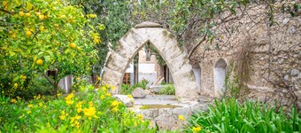 Apartamento 'Josep Sanxo De La Jordana 12' con vistas a la montaña, terraza privada y Wi-Fi