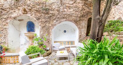 Ferienwohnung 'Josep Sanxo De La Jordana 12' mit Bergblick, privater Terrasse und Wi-Fi