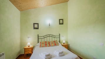 2 dormitorios, tabla de planchar con plancha, wifi gratis y ropa de cama