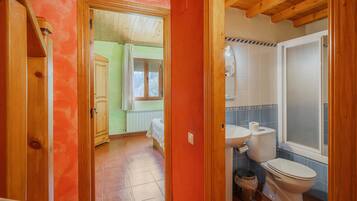 Dutxa, assecador de cabells i tovalloles