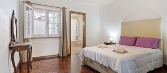 Holiday Home 'Pascoal House' with Private Terrace, Private Garden and Wi-Fi