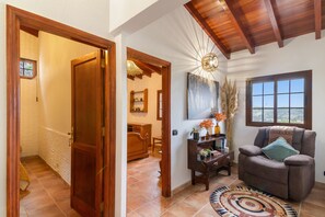 TV - 'Canarian Retreat' with Sea Views, Private Terrace and Wi-Fi (Santa Brigida)