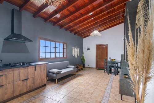 'Canarian Retreat' with Sea Views, Private Terrace and Wi-Fi