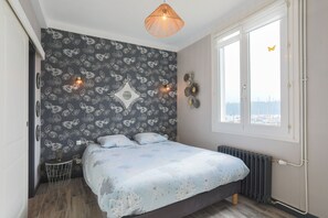 4 bedrooms, iron/ironing board, free WiFi, bed sheets