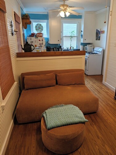 Charming bungalow near downtown Round Rock! High speed Wi-Fi!