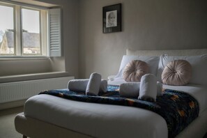 5 bedrooms, iron/ironing board, free WiFi - Mill House & Cottage - on Cotswold Way (Stroud)