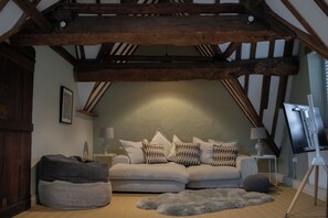 Living area - Mill House & Cottage - on Cotswold Way (Stroud)
