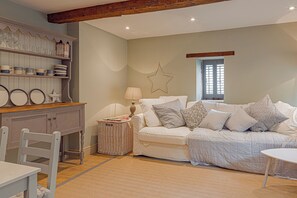 Living area - Mill House & Cottage - on Cotswold Way (Stroud)