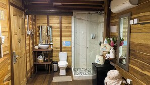 A wooden cabin bathroom with a sink, toilet, and shower. - Luma at the beach (Santa Marta)