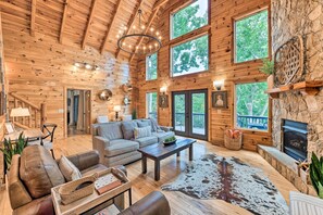 Fireplace - Scenic Mountain Retreat I Breathtaking Views & Cozy Comfort (Bryson City)