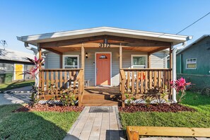 Exterior - Comfy Kid & Pet friendly Southern Style home (Tampa)