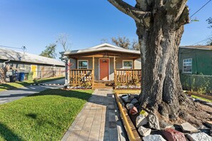 Exterior - Comfy Kid & Pet friendly Southern Style home (Tampa)