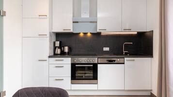 Kühlschrank, Ofen, Geschirrspüler, Toaster