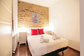 3 chambres, fer et planche à repasser, accès Internet, draps fournis