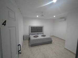 4 Schlafzimmer, Schreibtisch, Bügeleisen/Bügelbrett, kostenloses WLAN