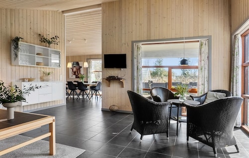 Beautiful home in Juelsminde with sauna
