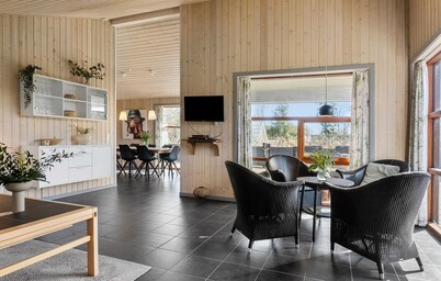 Beautiful home in Juelsminde with sauna