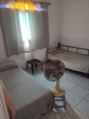 2 chambres, fer et planche à repasser, Wi-Fi gratuit, draps fournis