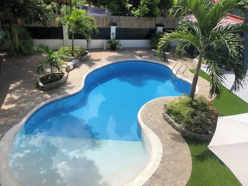 Beautiful Family Retreat with Pool in Biñan, Laguna