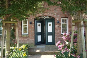 Exterior detail - Eulenluke - Owl hatch in Borgsum - your vacation home to feel good in (Borgsum)