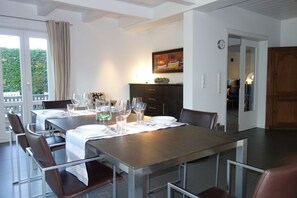 Unclassified image, 5 of 30, button