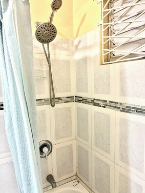 Handtücher, Seife, Toilettenpapier