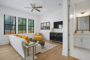 Smart TV, stereo - Get Busy Livin! on 30A (Santa Rosa Beach)